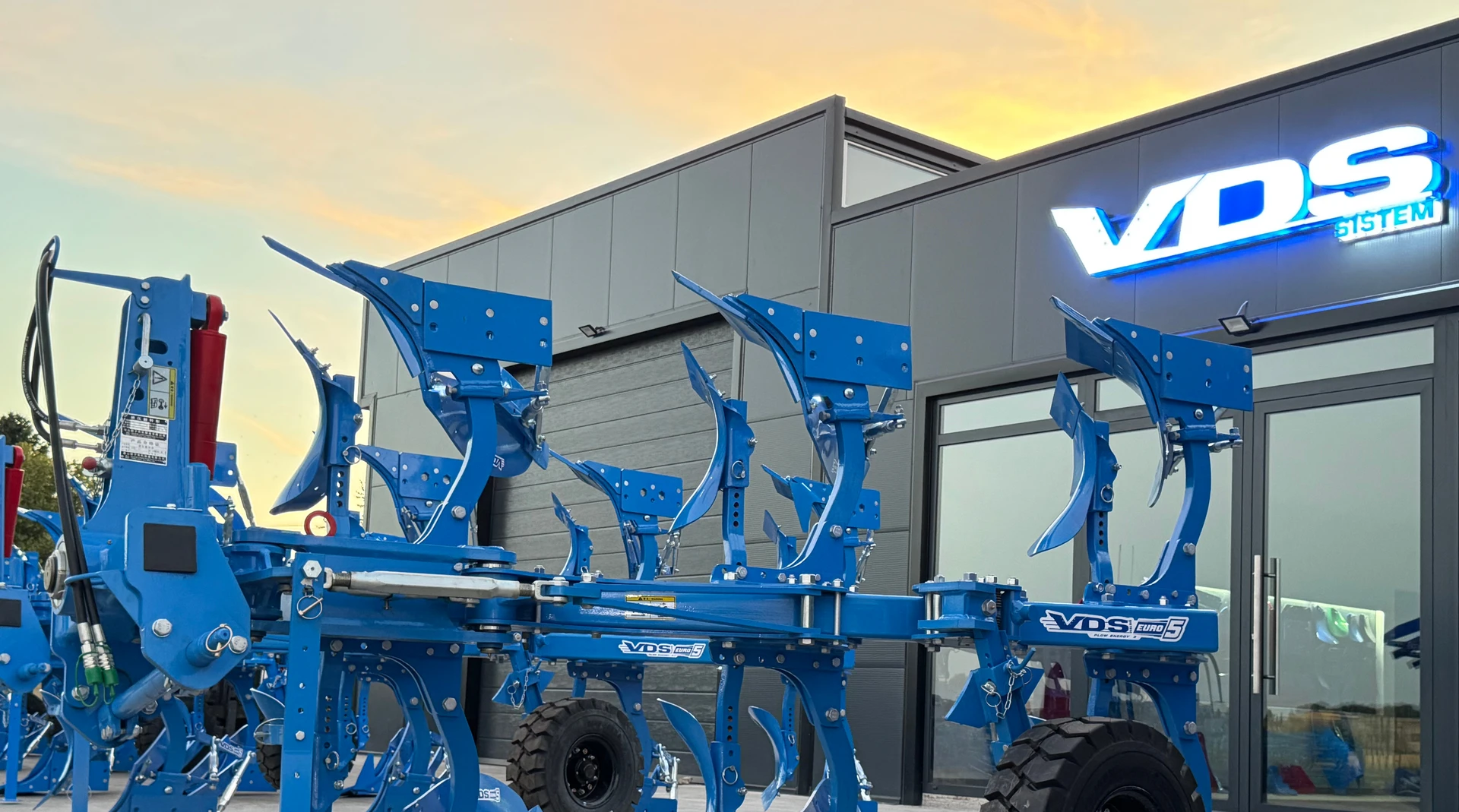 VDS EURO 5 premetni plug ispred poslovnog objekta VDS Sistem u Somboru.